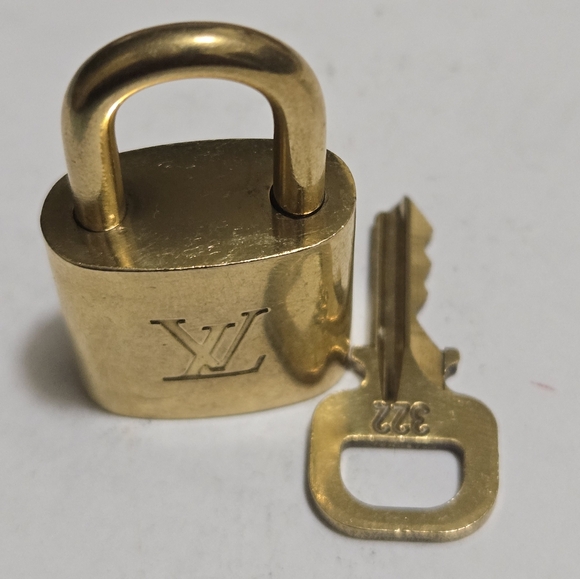 Louis vuitton Lock and key 300's Series - Picture 12 of 16